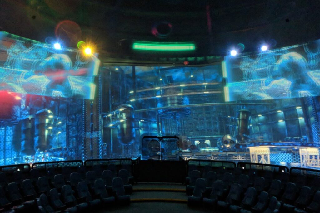 Hulk theme park attraction